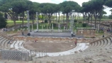 01647 ostia - regio ii - insula vii - teatro (ii,vii,2) - blick ri tempel der ceres - 2019.jpg